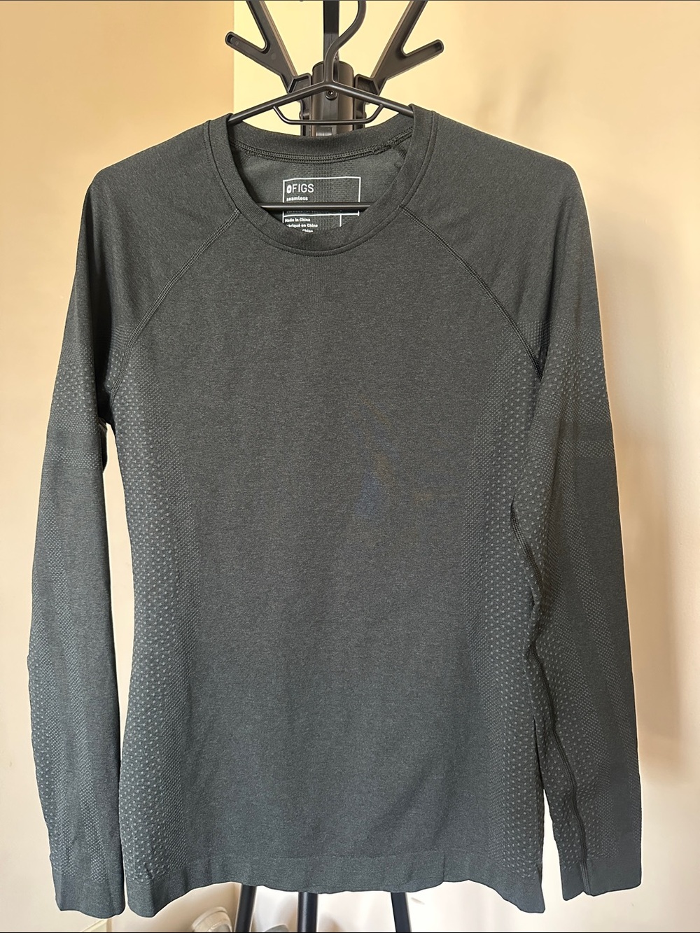 FIGS Men's Long Sleeve Crewneck Shirt - Charcoal Gray